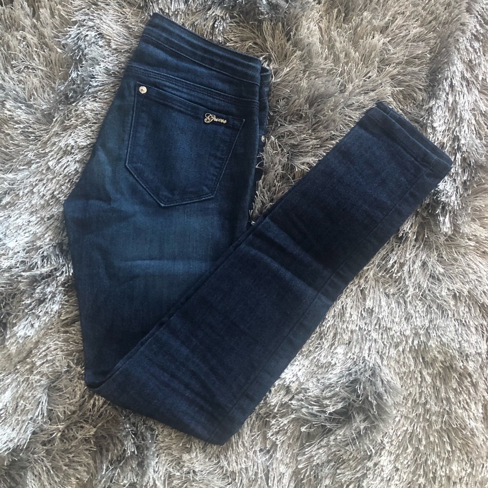 GUESS - Picture 1 of 7